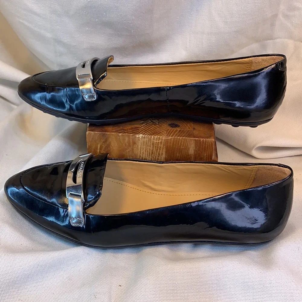Coach almost NEW leather loafers/flats worn once
